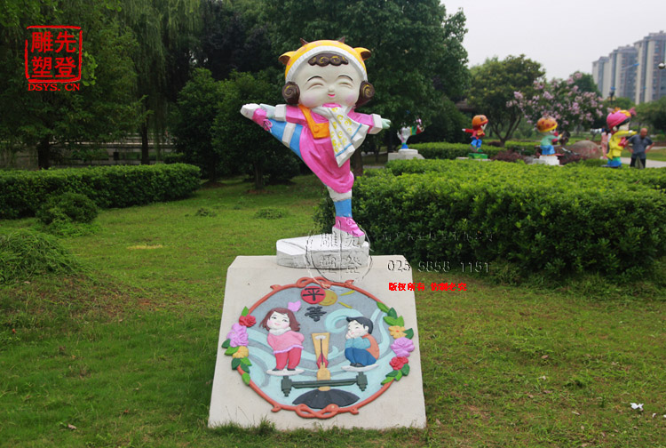 ���娃卡通雕塑系�?.jpg