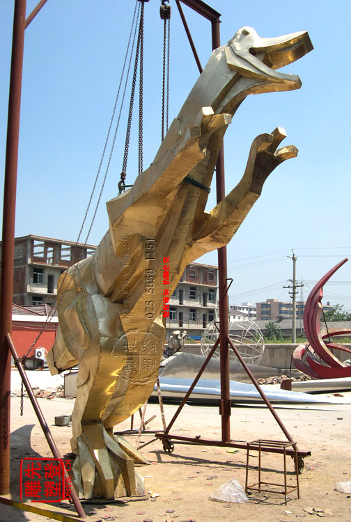 黑龙江嘉荫县国家地质公园物馆恐龙铜雕�?.jpg